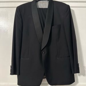 Geoffrey Beene 2 piece shawl collar tuxedo